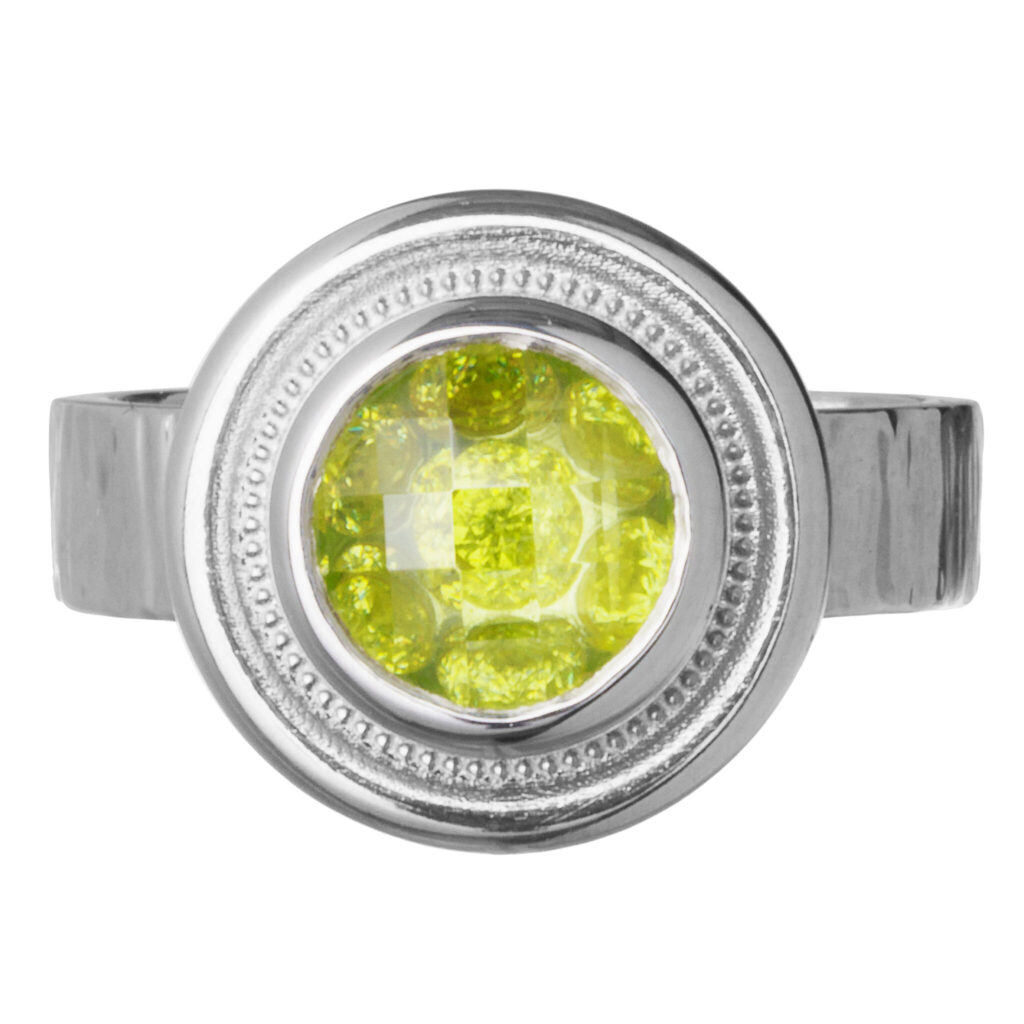 Väreilyä-sormus vihreä-keltainen värilliset kivet