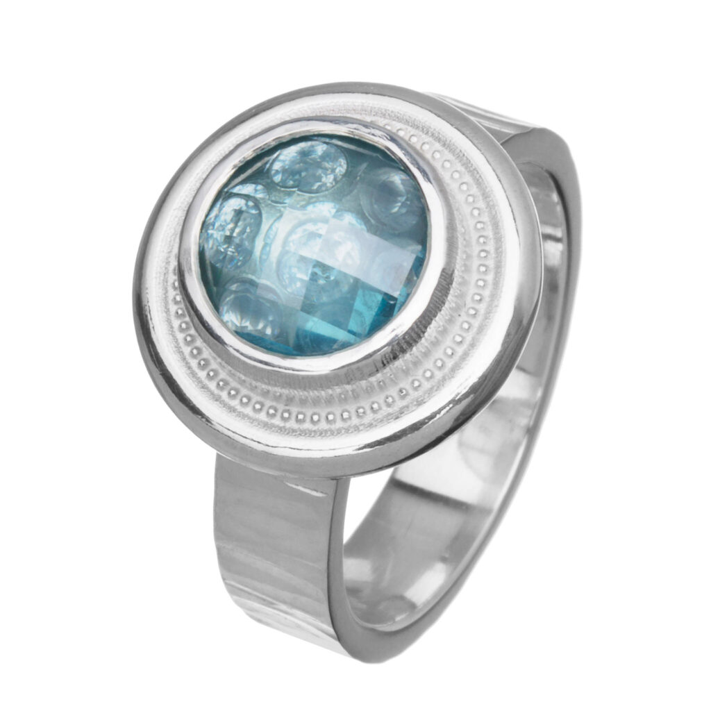 Väreilyä-sormus vaaleansininen winter edition värilliset kivet