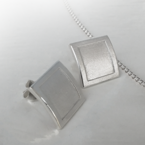 Urban Square -korvakorut, voit ostaa myös settinä (hopea)