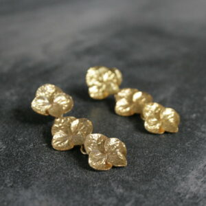 Kullatut isot Hydrangea-korvakorut