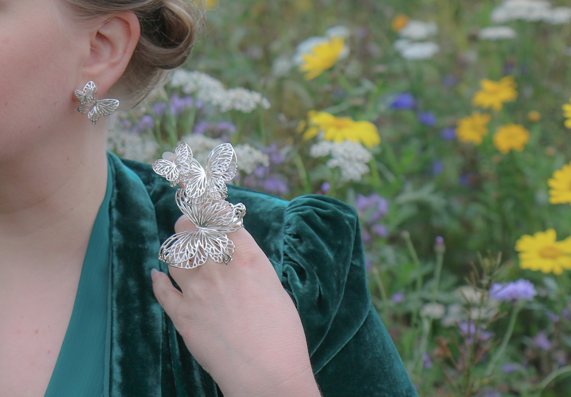 Hopeinen perhosaiheinen suurikokoinen sormus