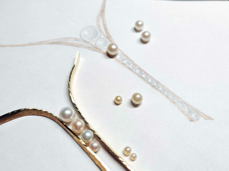 Nykyajan morsiamelle sopiva helmikoru.