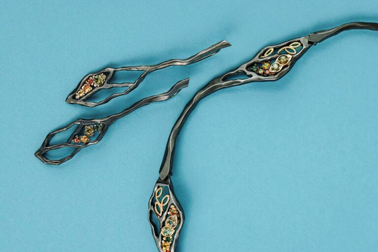 Komorebi-Hanna-Korhonen-Vuoden-koru-2024-finalisti-kuva-Jules-Beryl-Ellina-Noronen-2-e1700054972585