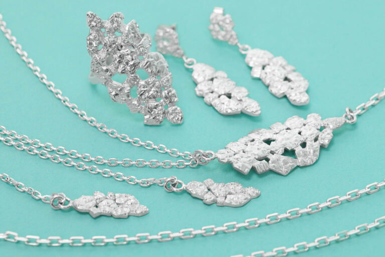 Riite-Virve-Inget-Vuoden-koru-2023-finalisti-minttutausta-1