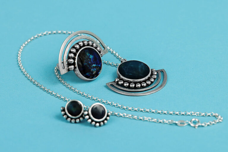 Terra-Taina-Pelkonen-Vuoden-koru-2024-finalisti-kuva-Jules-Beryl-Ellina-Noronen-4