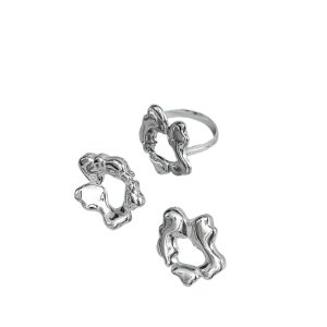 Juicy by nature -korvakorut ja sormus